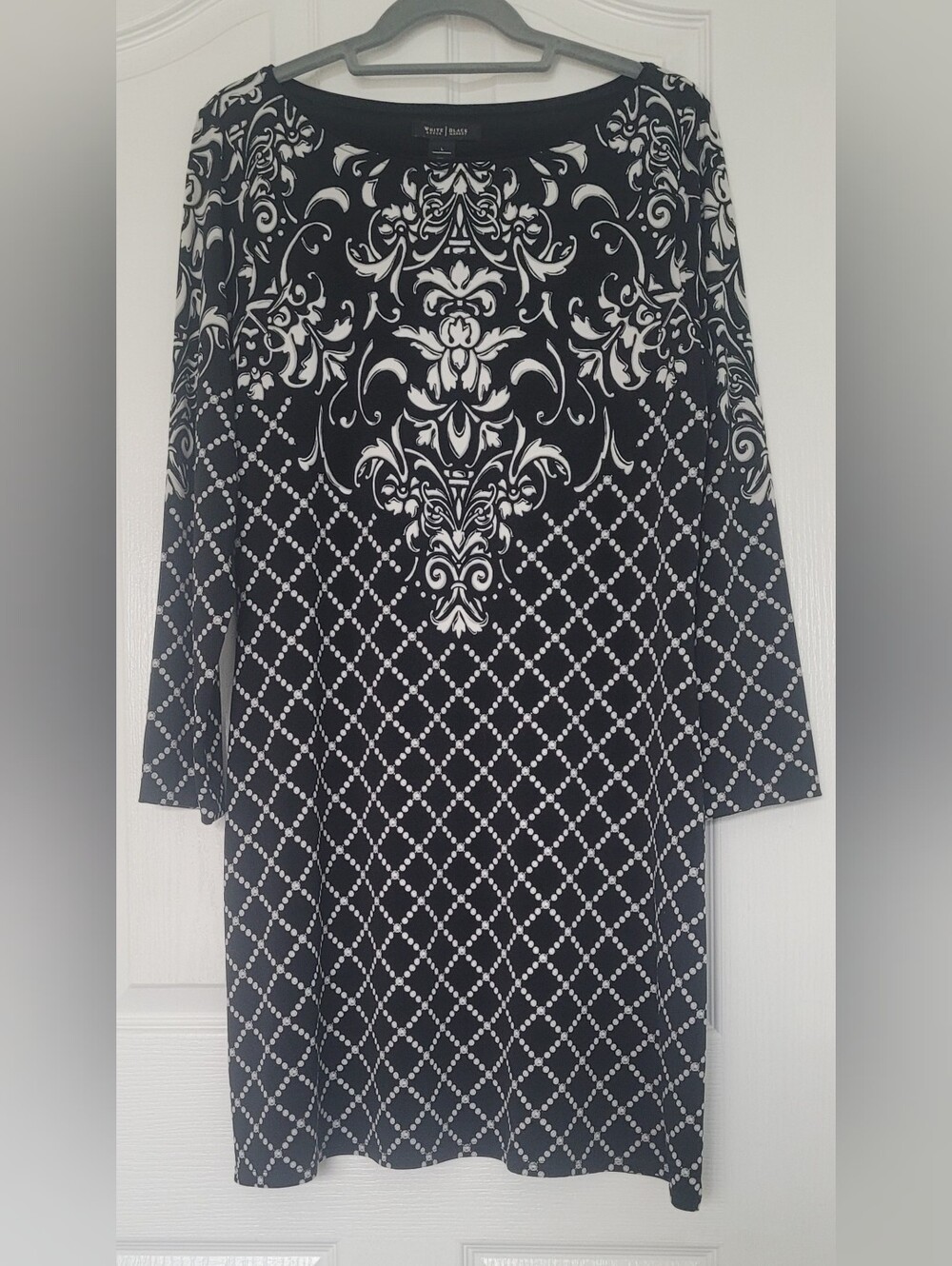 White House Black Market Black& White Long Sleeve Printed Dress